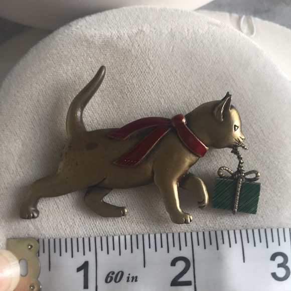 Jonette Jewelry Cat Pin - Picture 5 of 5